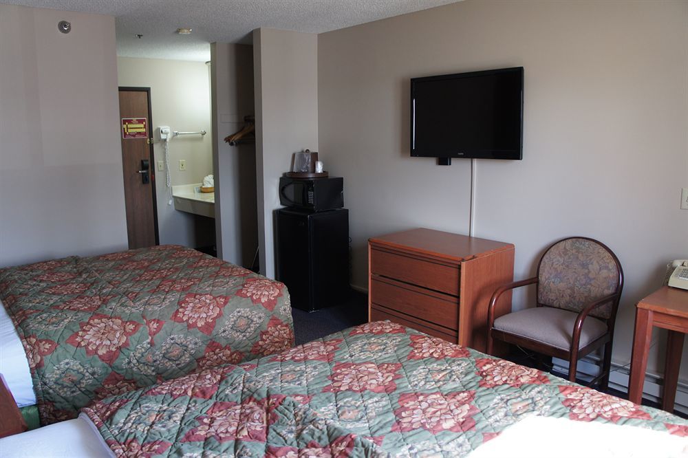 Coratel Inn And Suites Maple Grove Exterior foto