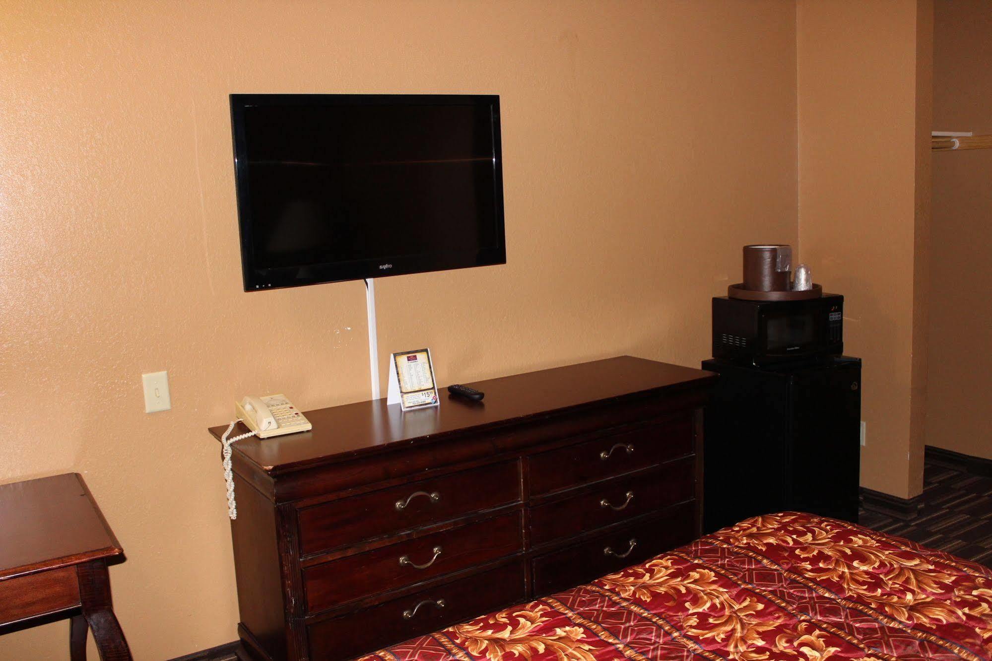 Coratel Inn And Suites Maple Grove Exterior foto