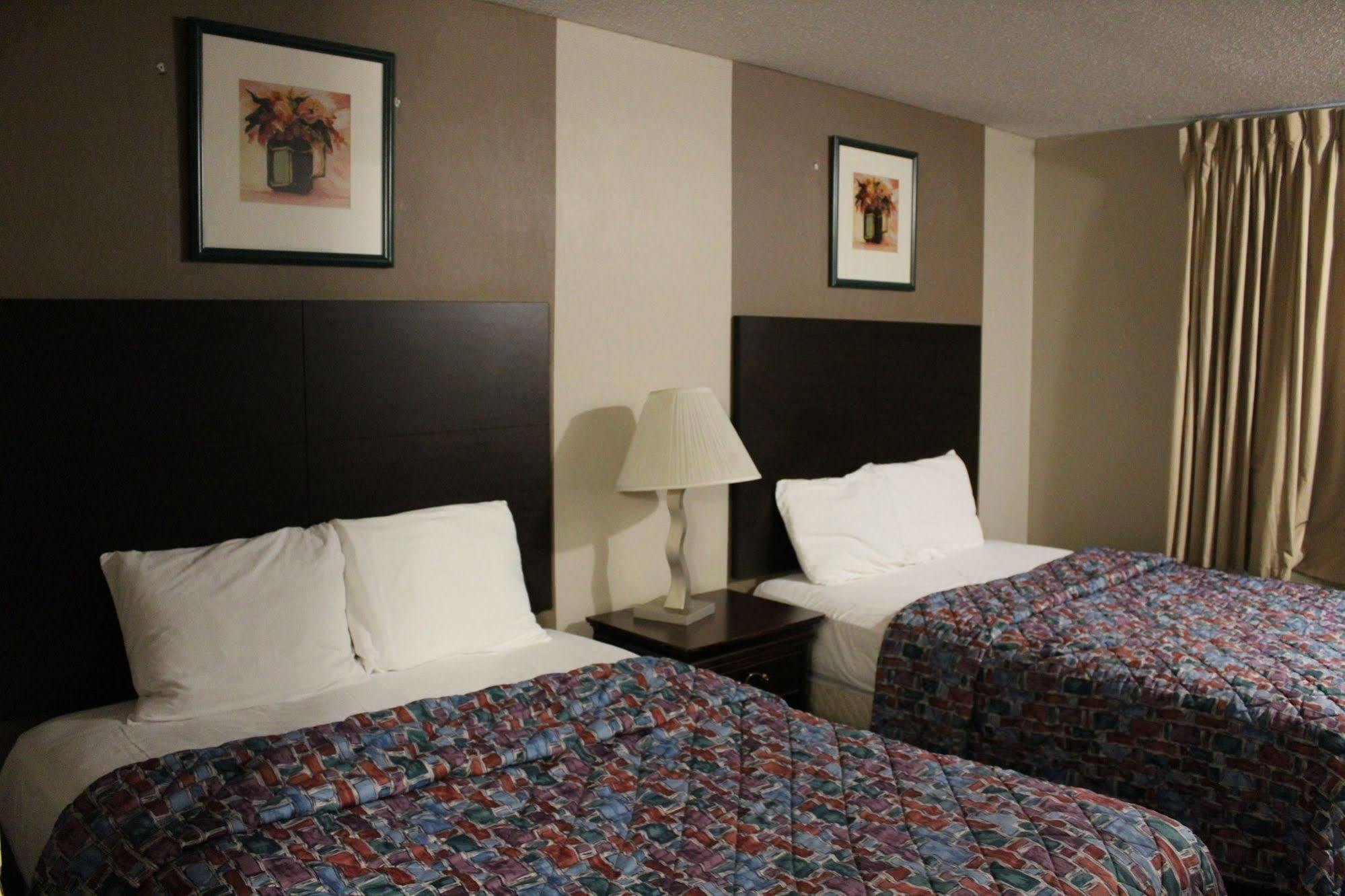 Coratel Inn And Suites Maple Grove Exterior foto